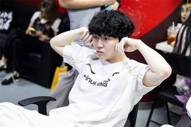 【一竞技】LOL：冒泡(pào)赛胜者组對(duì)決(jué)前瞻 IG和TES宿命對(duì)決(jué)！