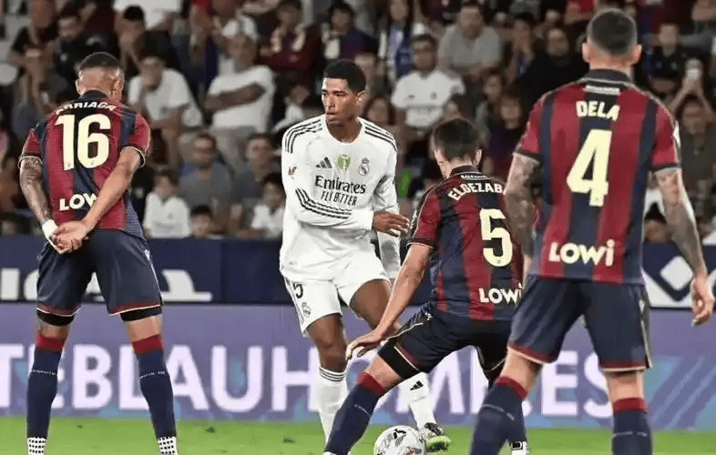 比利亚雷主场阻击皇馬(mǎ)，银河战舰赢球(qiú)即登顶