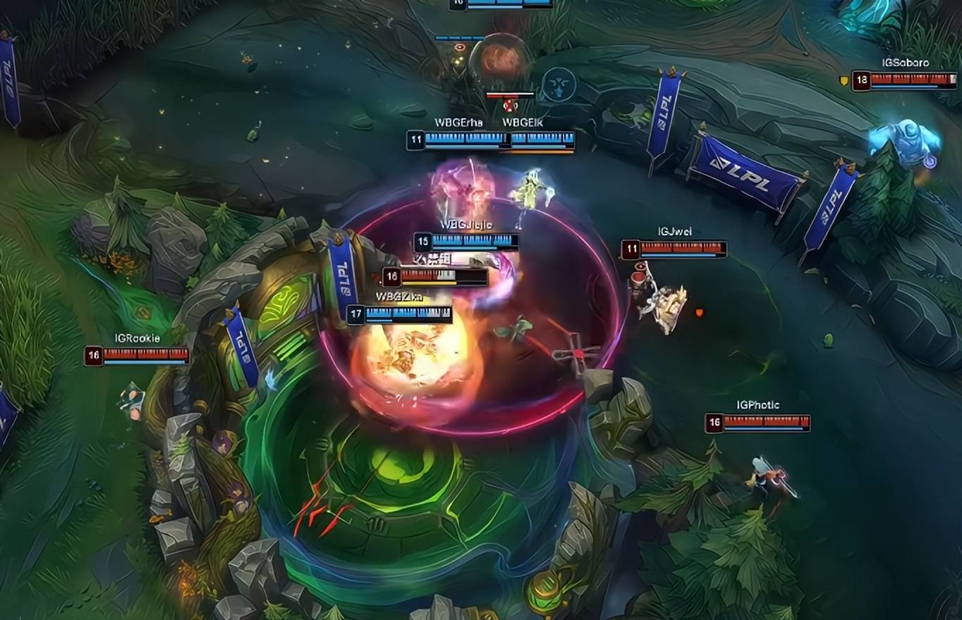 IG战败，Rookie龙坑逛街引热议，网友：换个德杯冠军中单试试