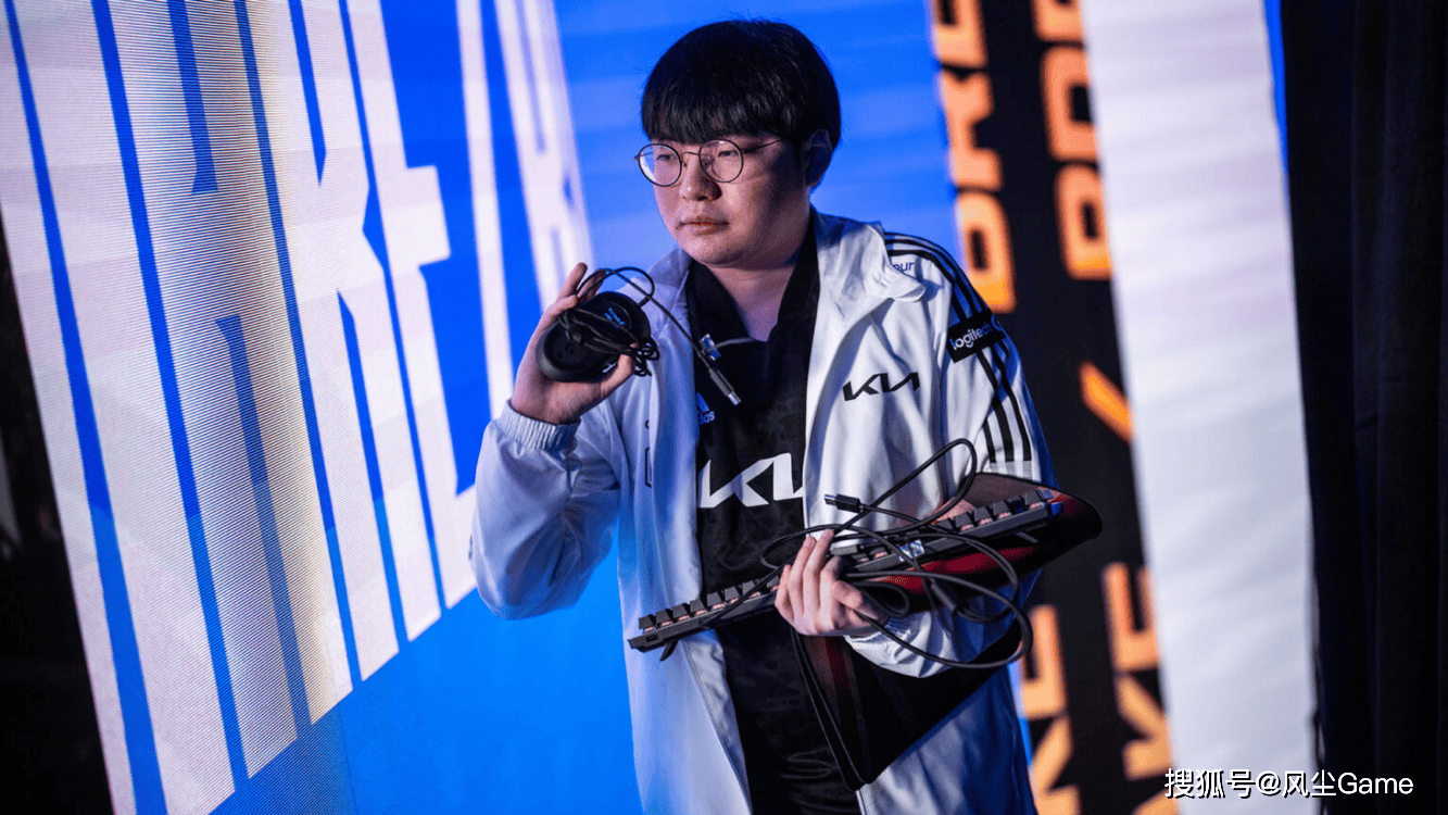 LCK冠军战队爆发内讧！中单惨遭队友霸凌，上单拒绝沟通打字交流