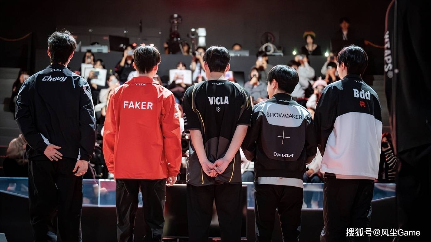 LOL冠军中单恋情曝光！女友比他高半个头，Chovy自爆S16没有目标