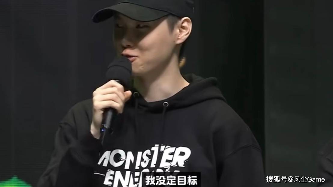 LOL冠军中单恋情曝光！女友比他高半个头，Chovy自爆S16没有目标